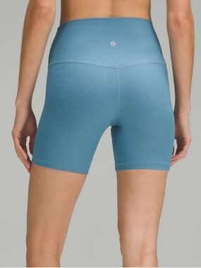 Lululemon High-Rise Yoga Short 6"
*Grid Texture
Utility Blue